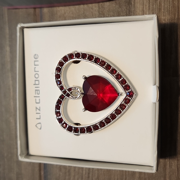 Ruby heart brooch - Picture 1 of 2